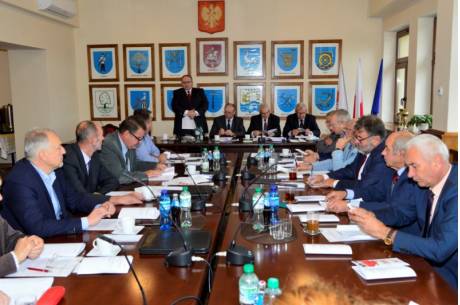 Wójt Gminy Jasienica podczas sesji  Rady Gminy. Fot: Jasienica.pl